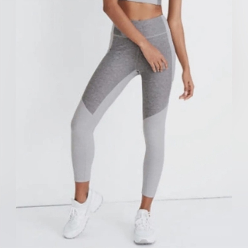 Outdoor Voices Grey 3/4 Warm Up Leggings Size Medium